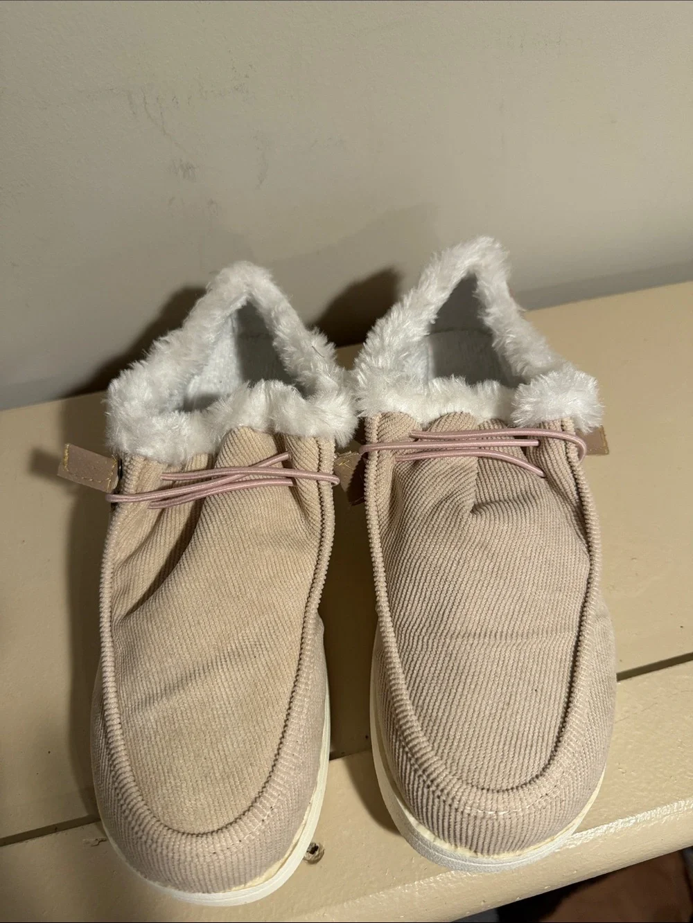 Kids Cozy Lined Slip-On Shoes in Beige with Faux Fur. Lightweight and versatile